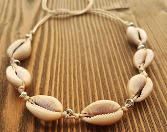 Tobillera de macramé con concha de cauri: joyería de playa ajustable