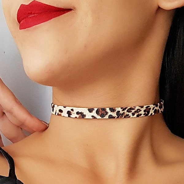 Collier choker de modèle de léopard Collier d’étrangleur d’impression d’animal, la beauté et le collier de bête