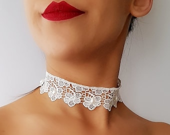 Collana girocollo in pizzo e perle da sposa: collana bianca delicata