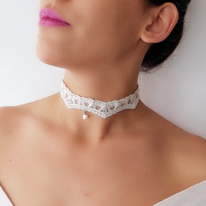 Natural pearl and lace necklace,White Lace pearl choker,Bridal choker, Lace and bead detail choker,Bride&#39;s Choker,Wedding Necklace,Victorian