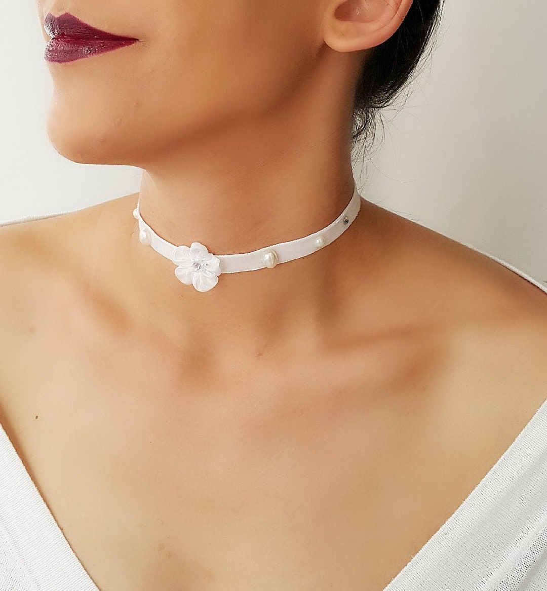 White thin choker deals