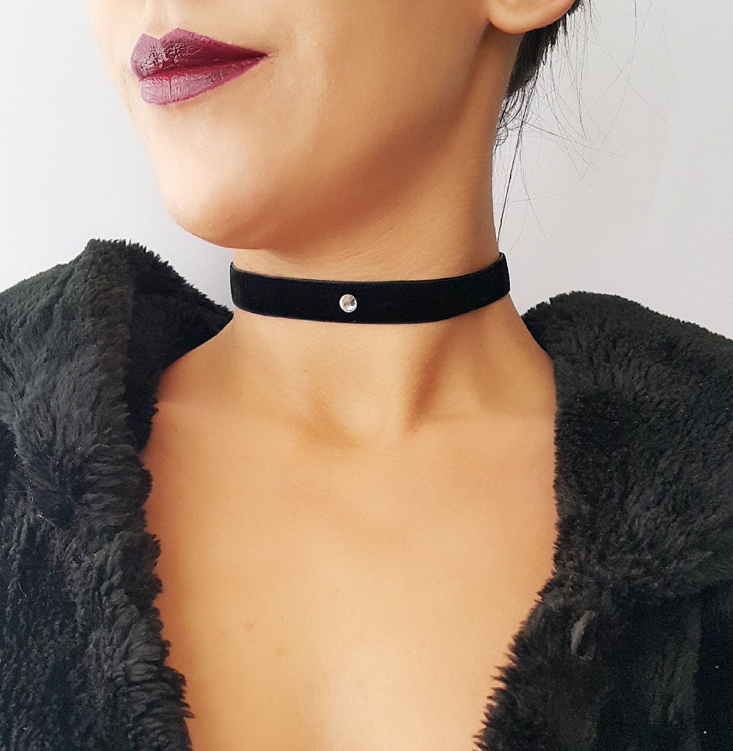 Choker in velluto nero, collana con ciondolo a forma di pera in cristallo - Italia