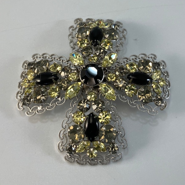 Stunning brooch by Les Bernard *original* absolutely beautiful colors - brooch measuring approx. 2 3/8 X 2 3/8 Mint condition