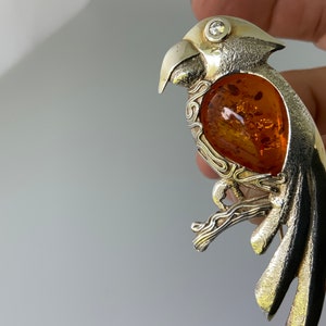 Amber-Vintage 925. Sterling Silver w/ a BIG Baltic Amber Vermeil PARROT Brooch- weights 9 grams