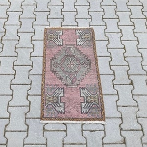 Small Oushak Rug: Turkish Wool Door Mat, Vintage Anatolian Rug (1.6x3.3 ft)