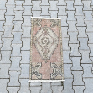 Tapis turc Oushak vintage : petit paillasson d'Anatolie en laine (1,6 x 3,3 pi)