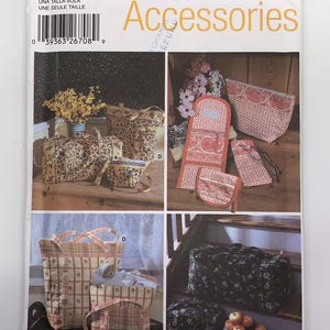 May include: Simplicity Accessories sewing pattern for bags and accessories. The pattern includes tote bags, cosmetic bags, and other items. The pattern number is 5535, and the cover displays multiple finished product examples.