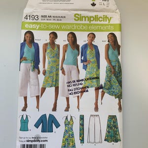 Può includere: Modello di cucito Simplicity numero 4193 per le taglie 10, 12, 14, 16 e 18. Il modello include istruzioni per realizzare un top halter, un abito, una gonna e pantaloni. Il modello è stato progettato da Karen Z.