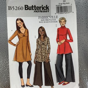 Op de afbeelding: Een Butterick B5260 naaipatroon met drie verschillende damesmode-ontwerpen. Het patroon bevat een jurk, een top met luipaardprint met wijde pijpen en een rode tuniek met wijde pijpen. Het patroon is gemarkeerd met "FAST & EASY."