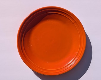 Plato llano rojo apache de 11 1/4" de Pacific Pottery