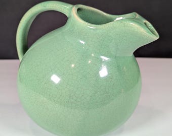 Jarra de cerámica con forma de bola