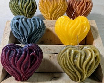 Vela de cera de abeja con forma de corazón para el duelo, la sanación y el apoyo emocional.