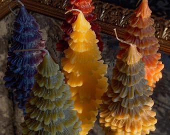 Árbol Espiritual Evergreen – Vela artesanal de cera de abejas (diseño delgado)