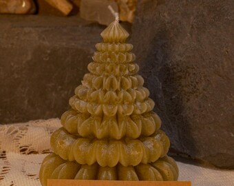 Vela Enchanted Evergreen: cera de abejas vertida a mano, teñida con plantas, decoración navideña ecológica y regalo.