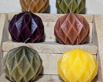 Vela Diamond Grove - Vela redonda de cera de abeja con diseño de diamante - Vela geométrica para centro de mesa, ideal para meditación y regalos.