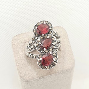 Vintage Sterling Silver Garnet Ring Marcasite Trilogy Twist Oval