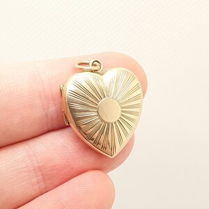 Old Vintage 9ct Gold Heart Locket Sunburst Pattern All Solid 9k 375 Pendant 1957 Hallmark Sun Burst Fine Estate Necklace Jewelry Jewellery