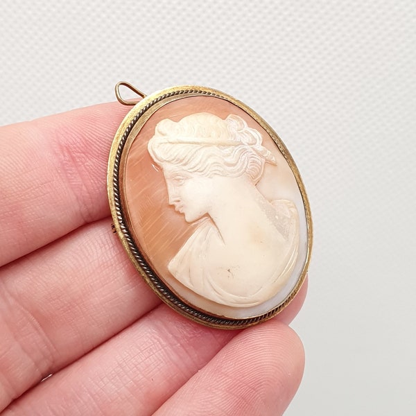 Antike Cameo Anhänger Brosche Gold Vergoldete Halskette Hand geschnitzte Muschel Echte Große Vintage Vintage 1920er Italienischer Schmuck Damenschmuck