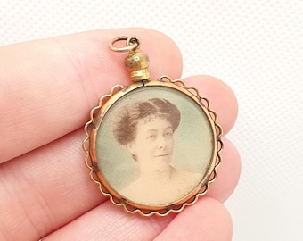 Antique Rolled Gold Locket Pendant Picture Photo Gold Filled Double Sided Waved Border Necklace Photo Edwardian Vintage Jewelry Jewellery