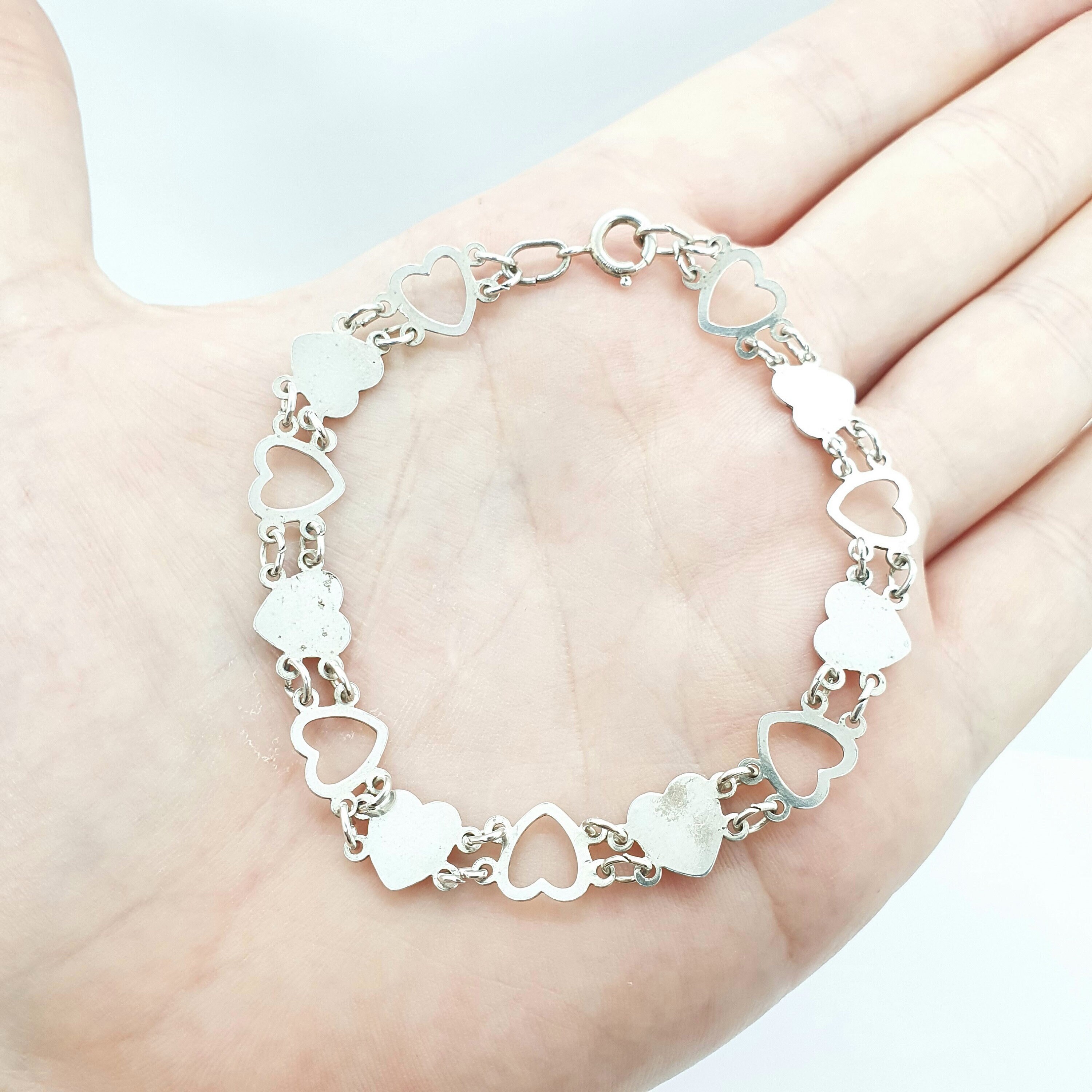 Sterling Silver Vintage Heart Design Adult Bangle Bracelet Gift Box female Sterling Silver Vintage Heart Design Adult Bangle Bracelet Gift Box female