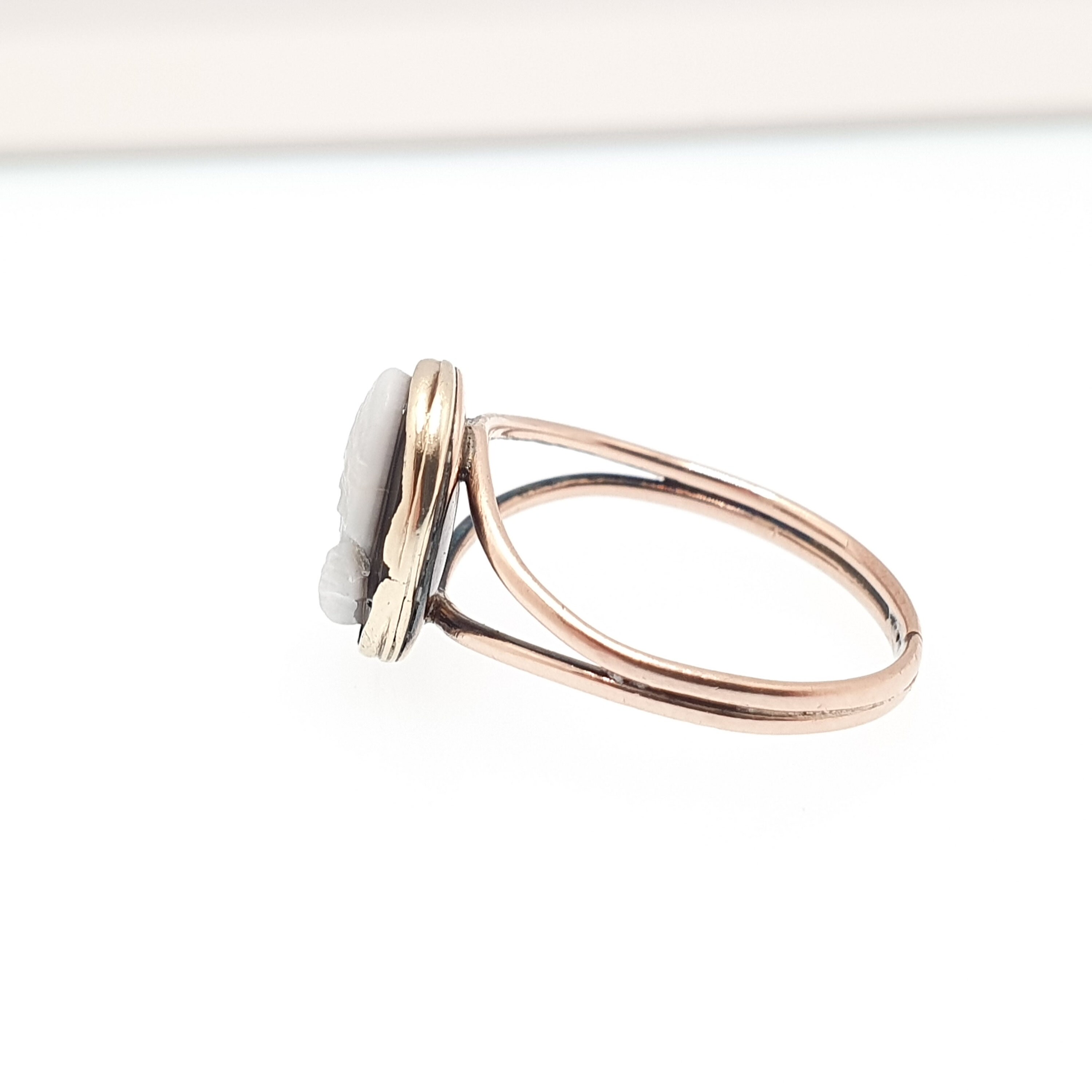 Bague Camée Victorienne Ancienne En Onyx Et Or 11K - Taille 4 (Occasion)