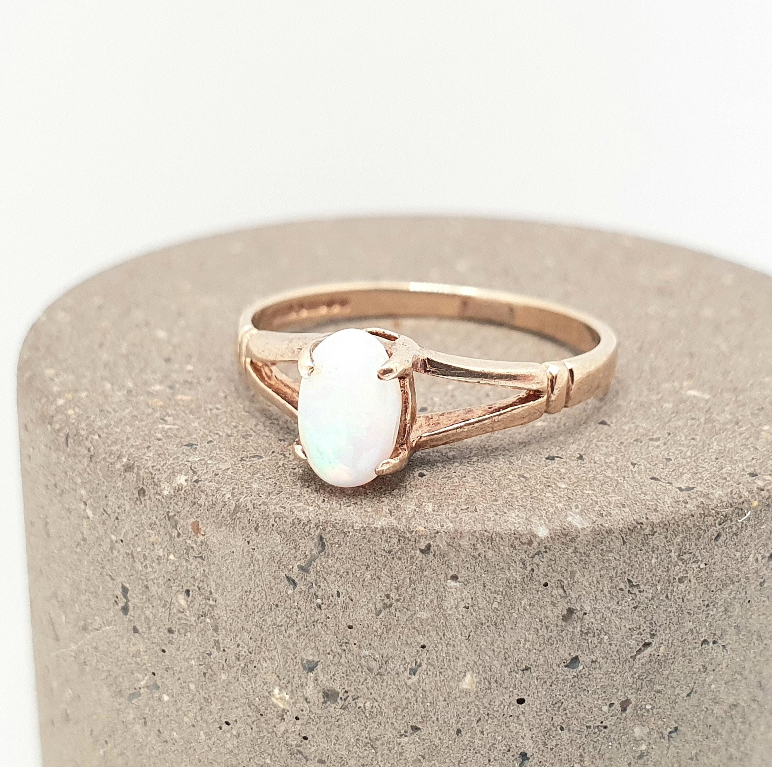 Vintage 9ct Gold Opal Ring White Solitaire Gemstone Pinky Pinkie