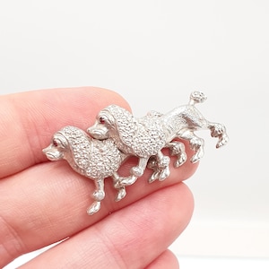 Antike Pudelbrosche aus massivem Silber, viktorianisches Pudelpaar, Augen aus Rubinpaste, Tierschmuck, Vintage-Schmuck
