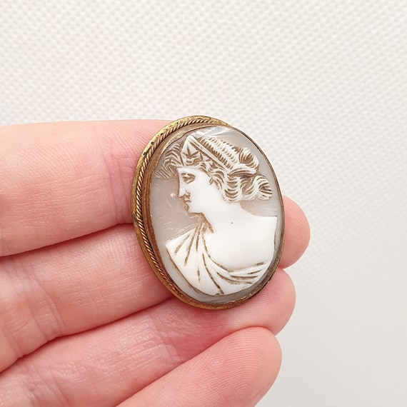 Antique Victorian Cameo Brooch Gold Gilt Plate Bo… - image 1