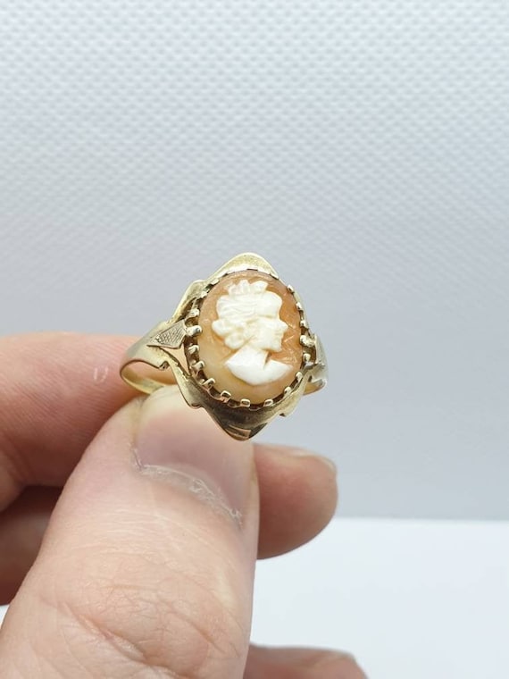Cameo store signet ring