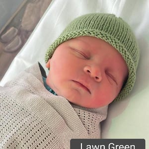 UK Hand-knitted Newborn baby Hat, perfect for bringing your baby home from hospital. ECO friendly bamboo and cotton soft yarn.