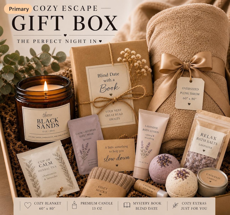 Peut inclure: Coffret cadeau avec bougie, livre, couverture, produits de bain et plus encore. La bo&icirc;te comprend une couverture de 152 cm x 203 cm, une bougie de 369 g et un livre myst&egrave;re. Con&ccedil;u pour une soir&eacute;e de d&eacute;tente.