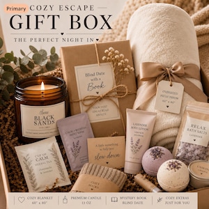 Peut inclure: Un coffret cadeau avec une bougie, un livre, une couverture en peluche (152 cm x 203 cm), des sels de bain, une lotion pour le corps, des bombes de bain, du th&eacute;, un masque et des chaussettes. Pour une nuit parfaite.
