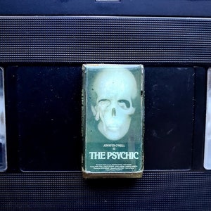 THE PSYCHIC (1977)