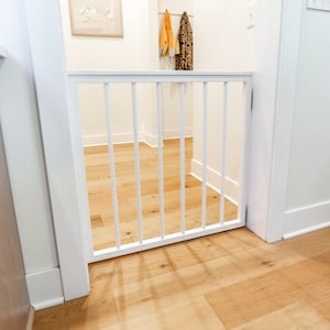 Custom round spindle wooden gate | Baby gate | Stairway gate| White wooden baby gate| Farmhouse gate| Barn door gate| Baby gate for stairs