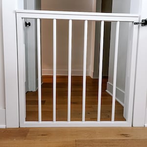 Custom round spindle wooden gate | Baby gate | Stairway gate| White wooden baby gate| Farmhouse gate| Barn door gate| Baby gate for stairs