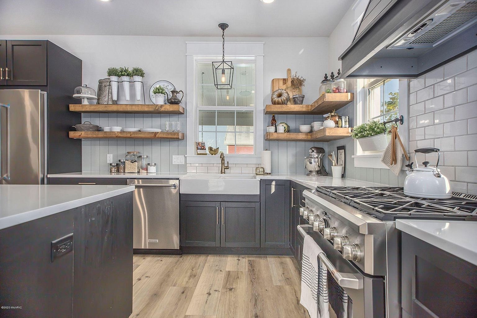 Grey kitchen shelves deals