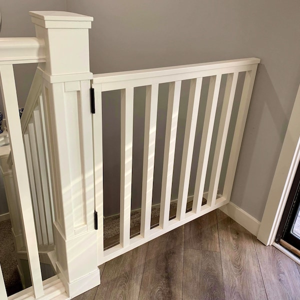 Custom spindle wooden gate | Baby gate | Stairway gate| White wooden baby gate| Farmhouse gate| Barn door baby gate| Baby gate for stairs
