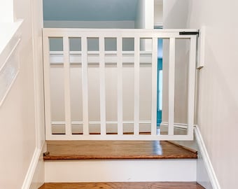 Custom spindle wooden gate | Baby gate | Stairway gate| White wooden baby gate| Farmhouse gate| Barn door baby gate| Baby gate for stairs