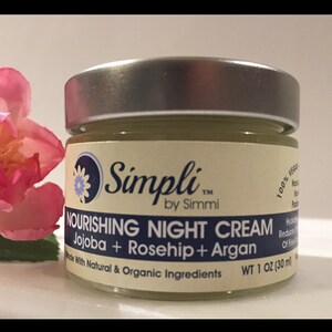 A unique blend & a powerhouse of antioxidants and vitamins.Reduces the appearance of fine lines, eye puffiness, dark circles and age spots.