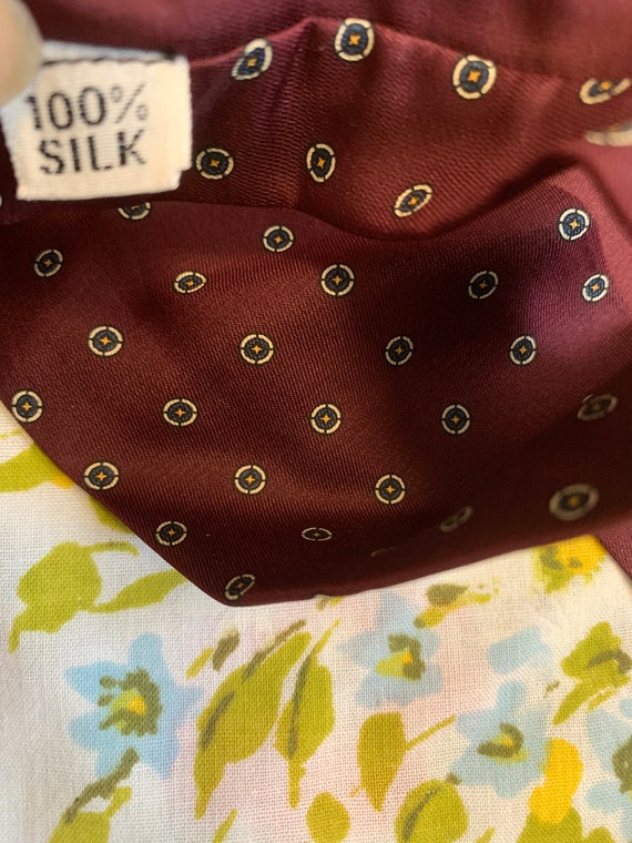Maroon Necktie With Abstract Pattern - image 2