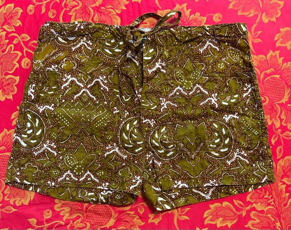 Batik Fait Main Java Shorts - image 1