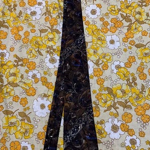 Oleg Cassini Silk Paisley Tie