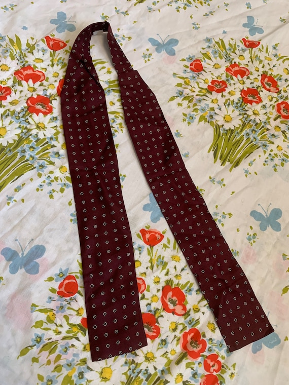 Maroon Necktie With Abstract Pattern - image 1