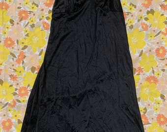 Schwarzes langes Belegkleid
