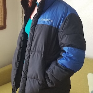 Abrigo acolchado de plumas azul y negro Kappa, talla pequeña