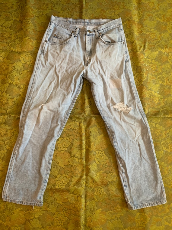 Light Wash Distressed Jeans Gem