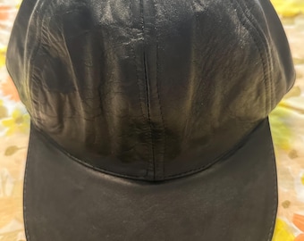 Sombrero de cuero negro