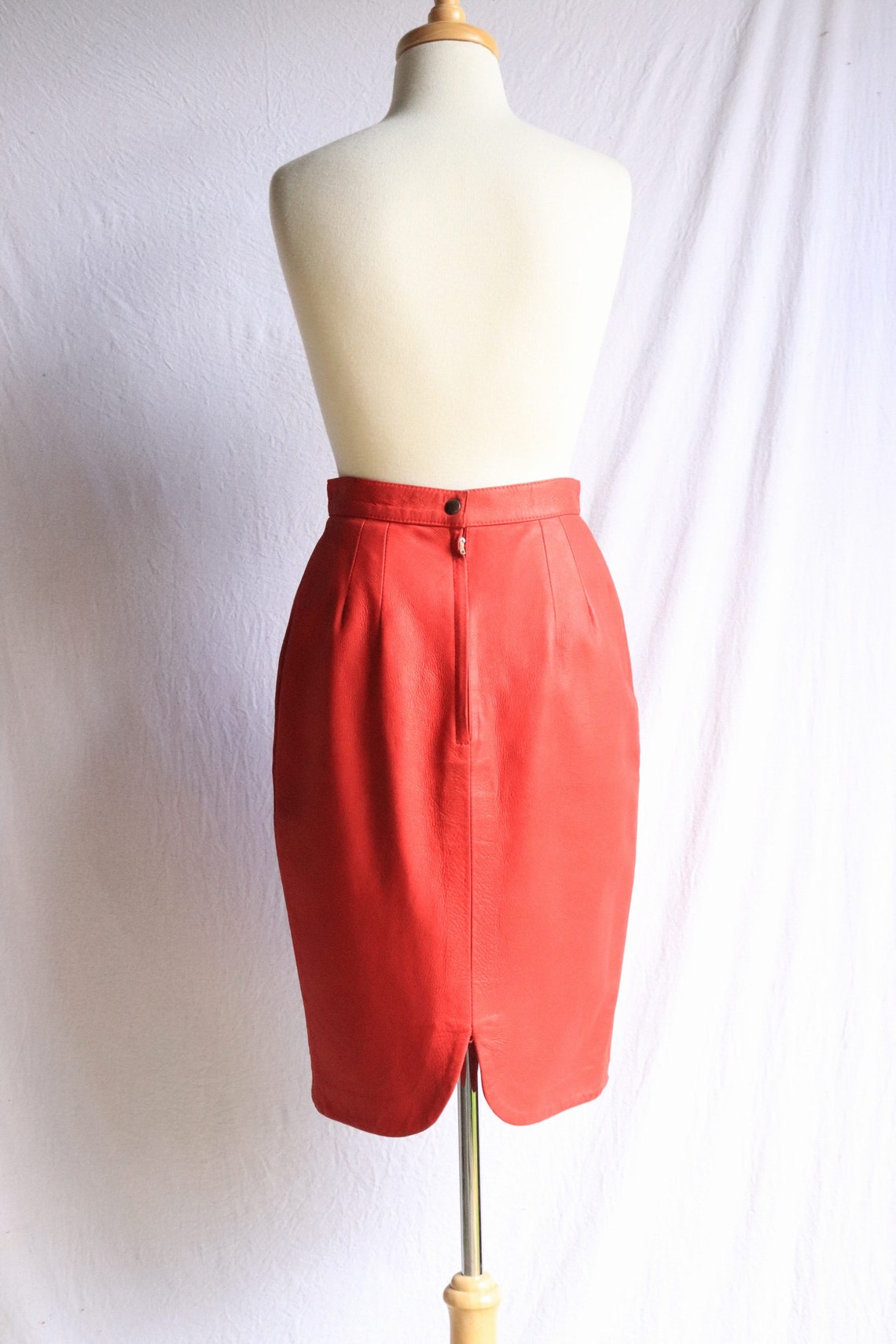 80s red leather pencil skirt knee length vintage size 8 | Etsy