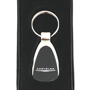 Personalized Chrysler Keychain: Engraved Metal Car Logo
