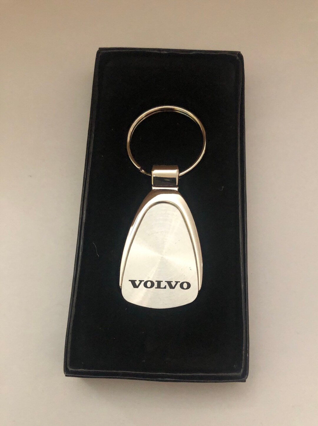 Personalized Metal Keychain, Volvo Keychain, Car Logo, Name extra for